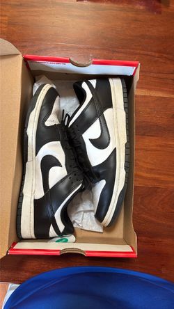Black Nike dunks size 9