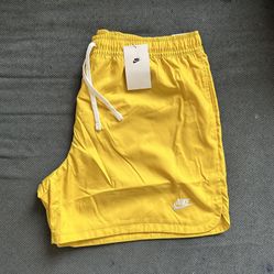 NIKE SHORTS YELLOW