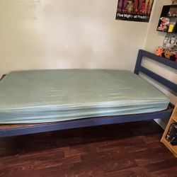 Twin Wooden Bed/mattress
