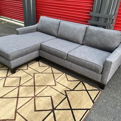 Sectional Reversible Couch!! Delivery Available 🚚!! Dimensions: 90” Length x 30” Height x 38.5” Depth ( 66” Depth Chaise)