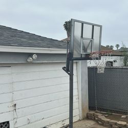 Outdoor basketball hoop 