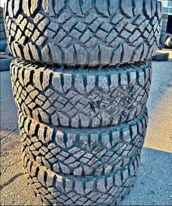 🎖295 70 18 Goodyear tires Con 80% de Vida Las 4