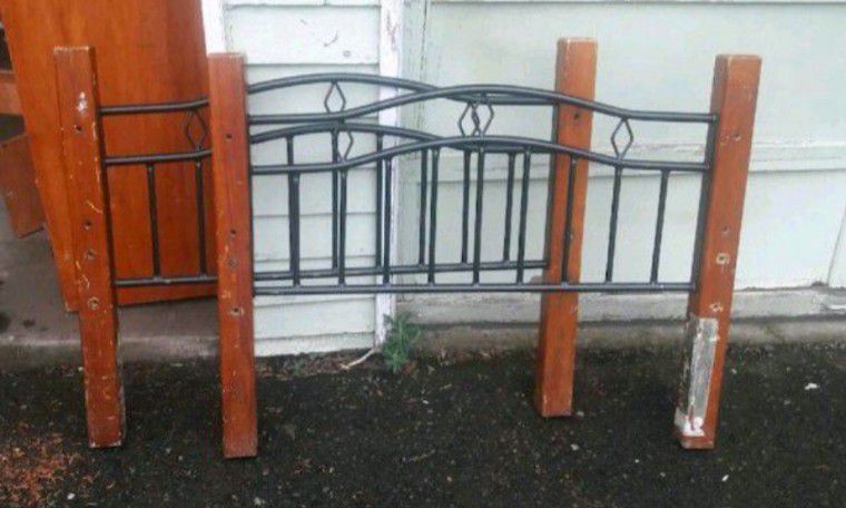 Twin sized bed metal headboard and footboard with wooden posts