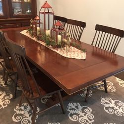 Wood dining table with 6 chairs and two leaf, plus table matts
