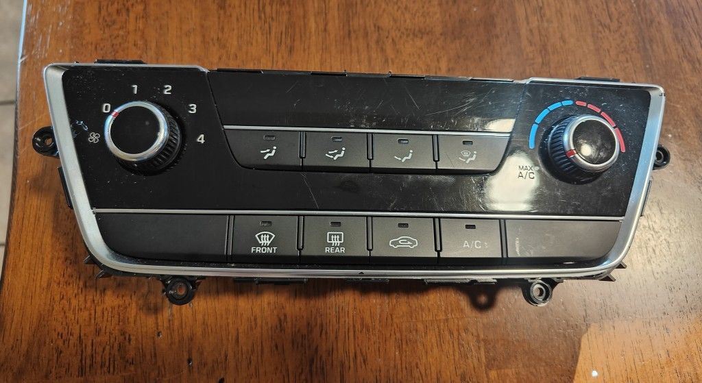 Hyundai Sonata A/C Control Unit