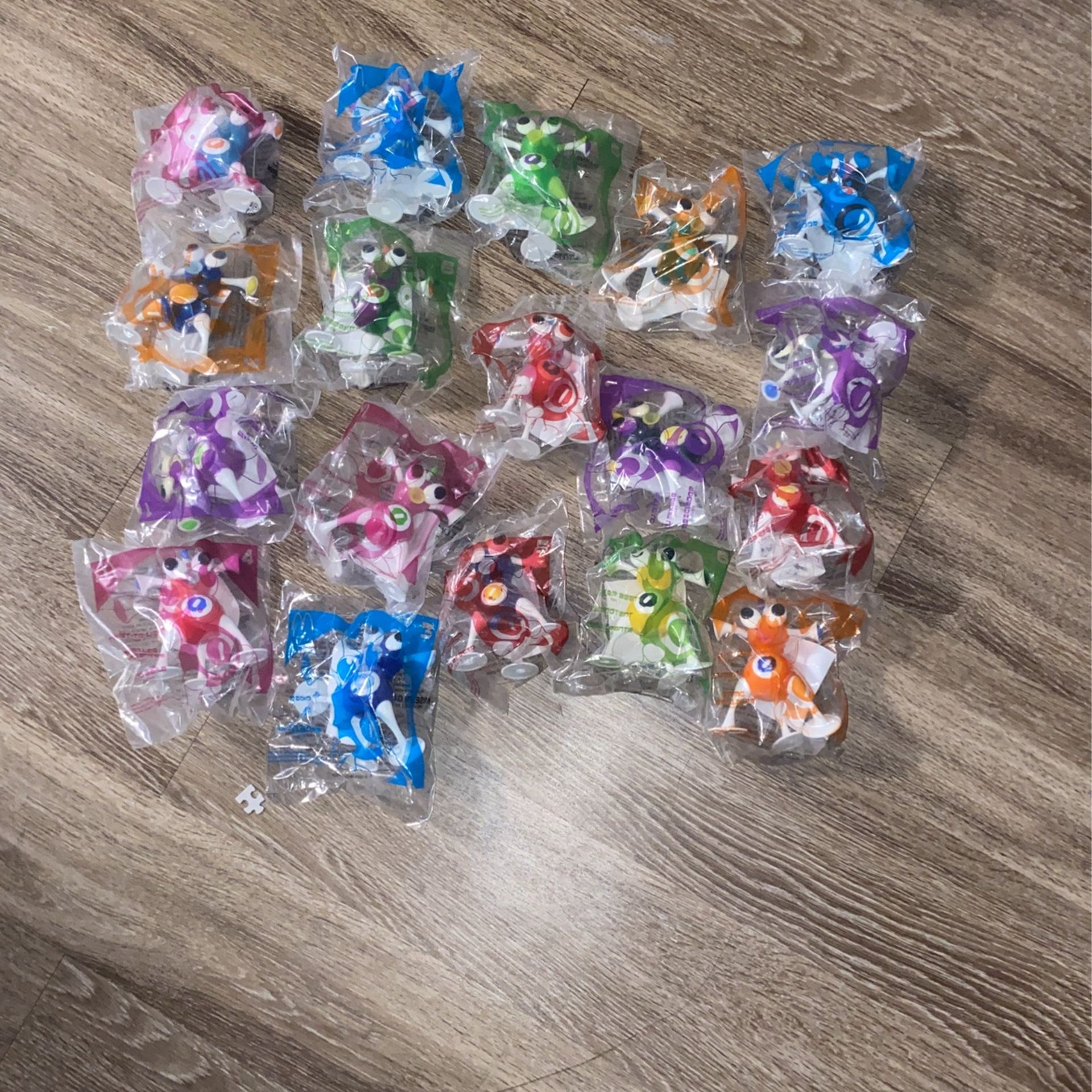 18 McDonald’s 2006 Zizzle iZ Toys