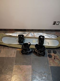 Snowboard, 11.5 boots, bindings and bag