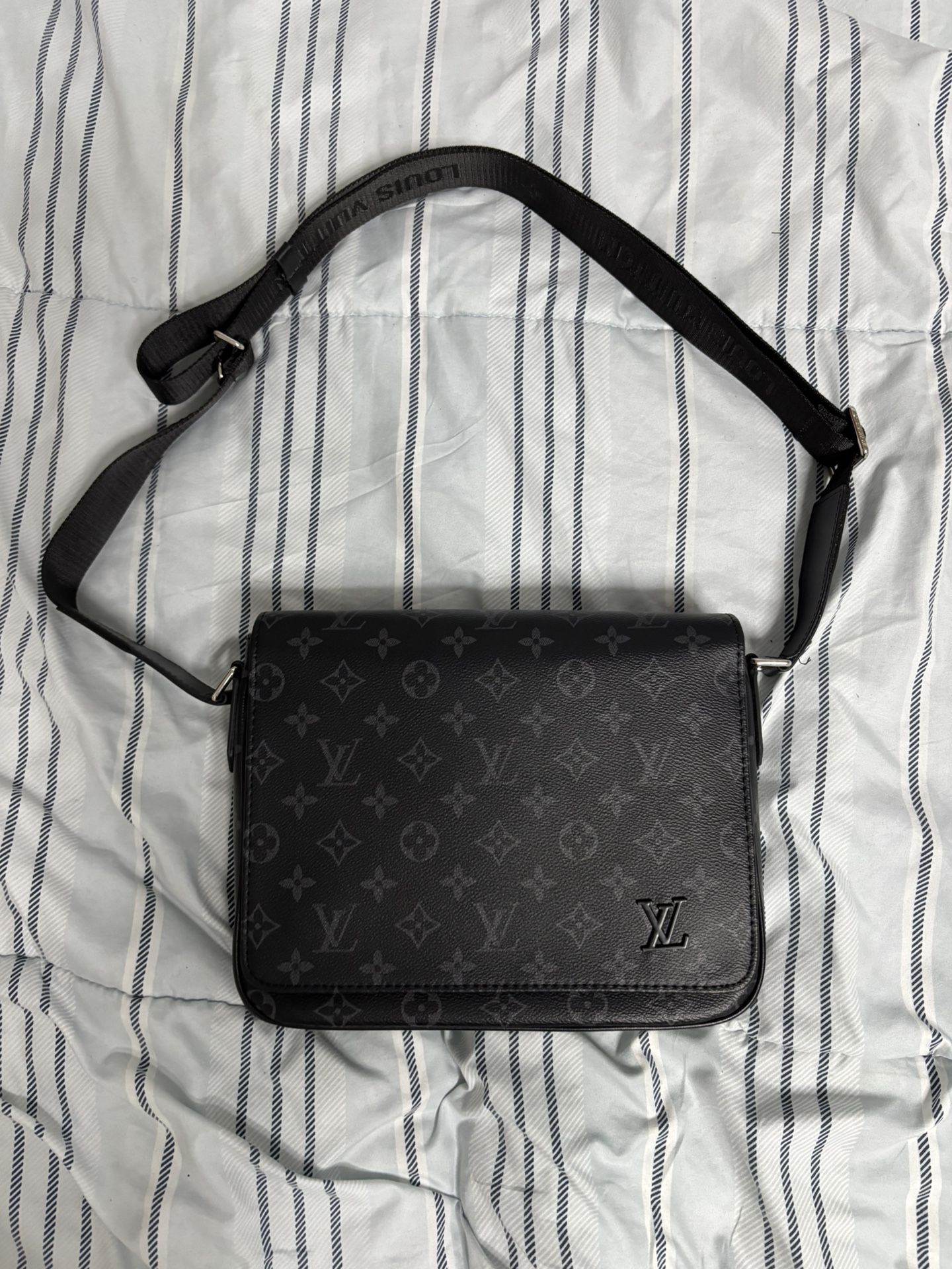 Louis Vuitton District PM