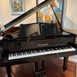 Baby Grand. Gloss Black. Like New  Great Tone!!