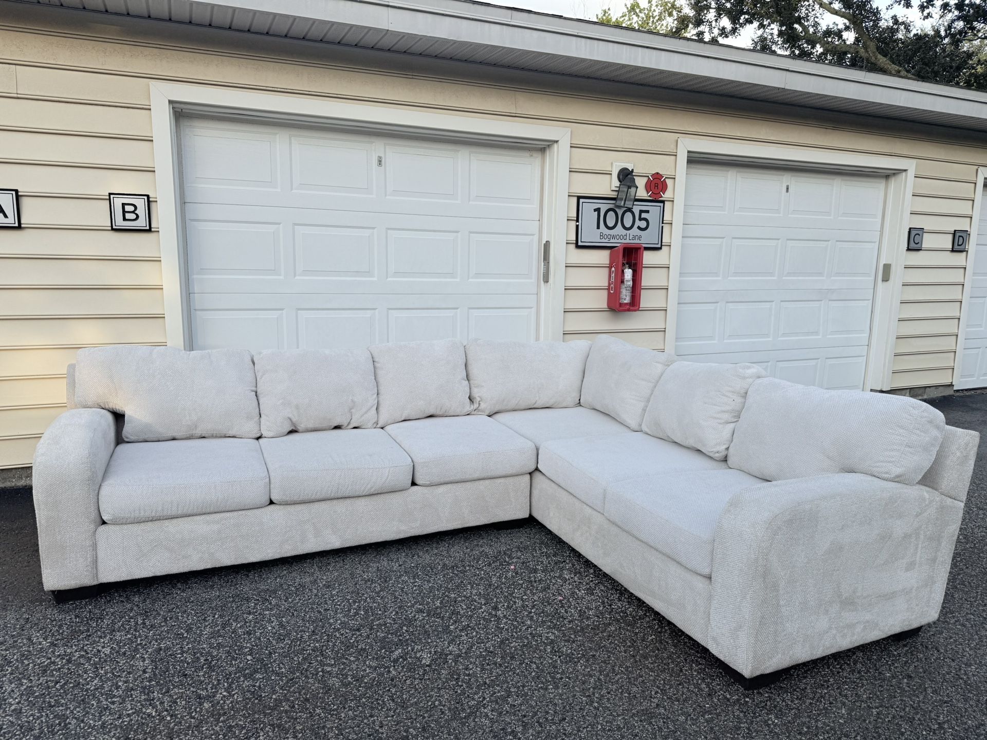 ✨ Off-White / Light Beige Sectional Sofa – Deep Cleaned & Delivery Available ✨