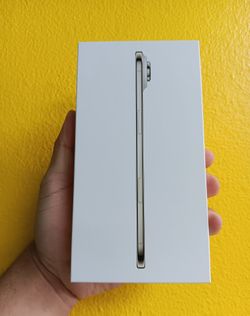 iPhone 17 Air 256gb in GOLD $999 OR $42 A MONTH 