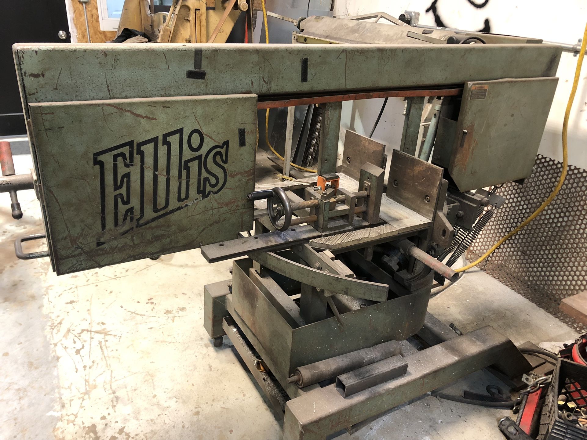 Ellis 3000 Mitering Band Saw