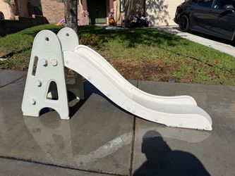 KIDS SLIDE. PICKUP ONLY IN EASTVALE