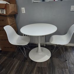 Tulip Dining Table and Dsr Chairs Set