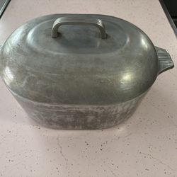 The Wagner Ware Magnalite 4265-P 8 Quart Oval Roaster