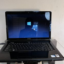 laptop: Size 1 Ft 3 In X 9 In