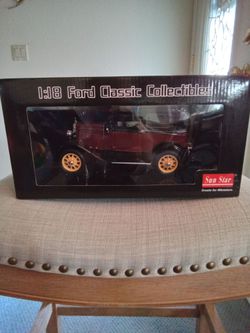 Sun Star 1:18 Ford Classic Collectible Die-Cast Car
