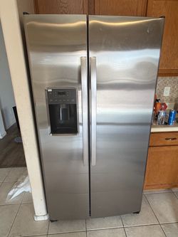 GE Refrigerator and stove in Buckeye PRICED TO SELL