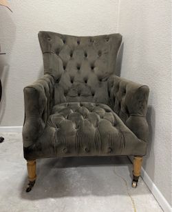 Gray Velvet Tufted Accent Chair
