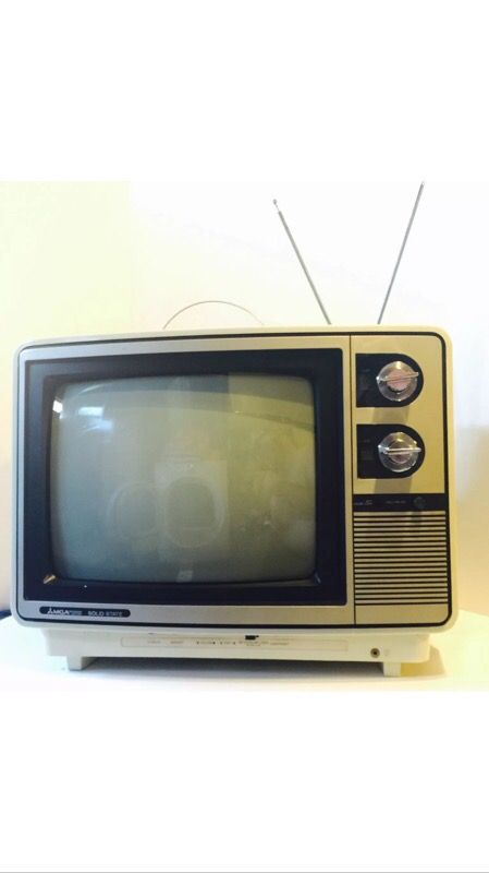 MITSUBISHI MGA VINTAGE TELEVISION SET COLOR TV 1980s RETRO CREAM CABINET CS-1300