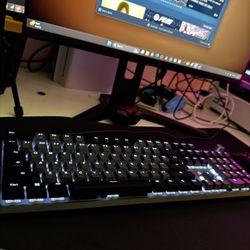 K70 Keyboard ( Pre lubbed Red Switches ) 