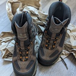 Vasque Hiking Boots Clean & Sturdy Shoes Size 8M Goretex Vibram