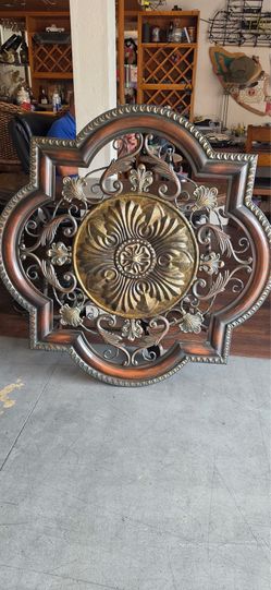 Iron Metal Medallion wall decor