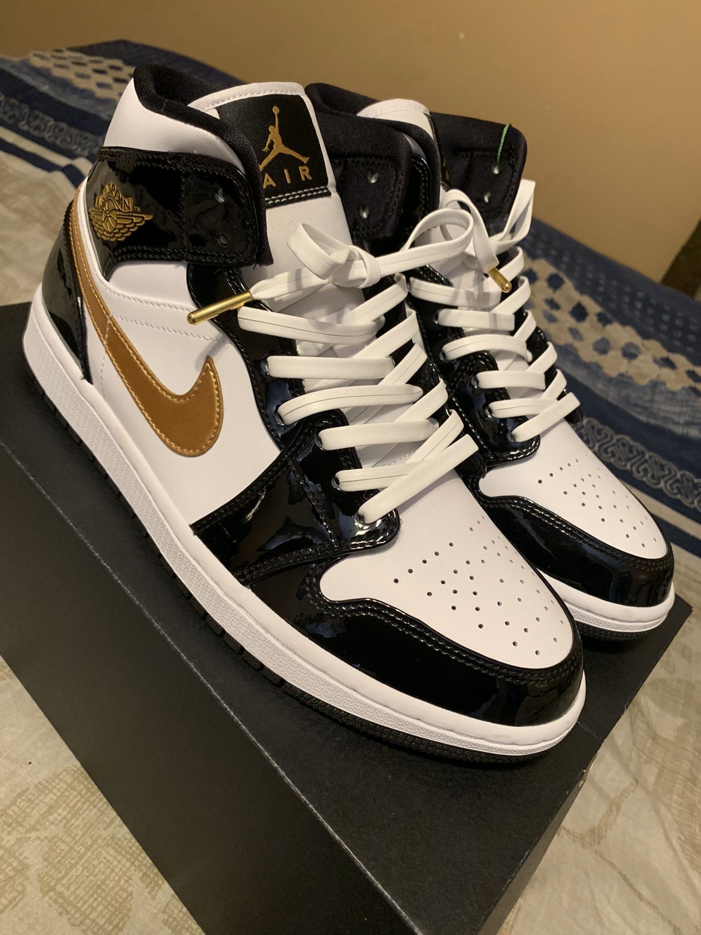 Jordan 1 mid “Patent White, Black, Gold” Size 8.5