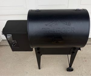 Traeger - Tailgater 20-Wood Pellet Grill and Smoker | All Black