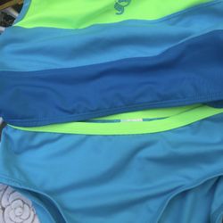 New 2 Piece Swimsuit. With Liner   Size 14-16