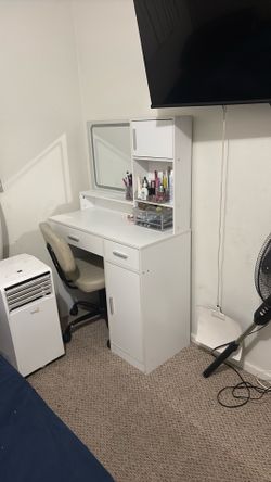 Vanity table for sale