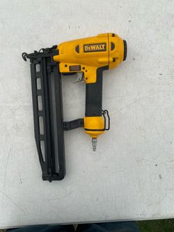 4 used nail guns! (Dewalt brand new)