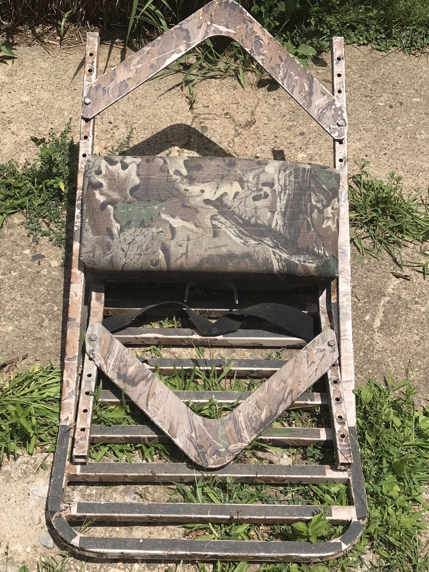 Strongbuilt Climbing Tree Stand for Hunting