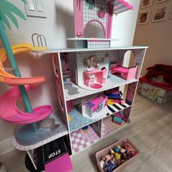 LOL Doll House Plus 35 Dolls 