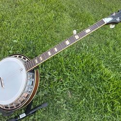 5 string banjo w/hard case