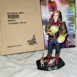 SIDESHOW HOT TOYS CAPTAIN MARVEL CAROL DANVERS 1/6 SCALE FIGURE WITH CAT WITH ACCESSORIES AND BOX 