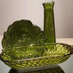 VINTAGE GREEN GLASS 10.5" DISH PRETZEL PATTERN PLUS 2  EXTRAS PIECES.