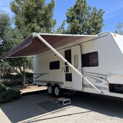 24ft 2004 R-Vision Camping Trailer 
