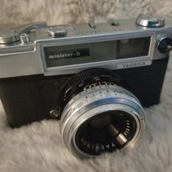 Vintage Yashica Minister D Camera