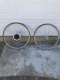 Road bike wheel set