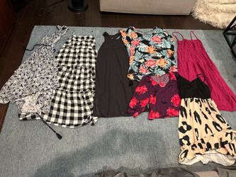 WOMEN'S LOT OF CLOTHES