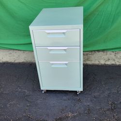 3 Drawer Pedastal Filing Cabinet.