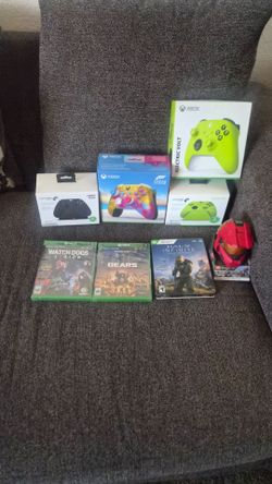 Xbox Bundle – Controllers, Games & Accessories
