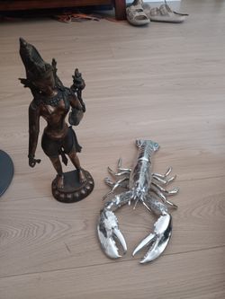 Figura https://offerup.com/redirect/?o=RGUubGE=.india.brass