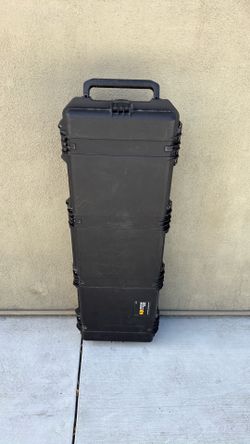 Pelican iM3200 Large Hard Case with Wheels