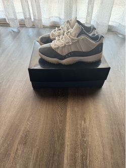 Jordan 11 blue size 10