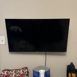 40inch Hisense H4 Roku Smart Tv Including Mount Special 