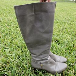 Salvatore Ferragamo Carla Gray Boots Size 7AA, Vintage 1970's EraSalvatore Ferragamo Carla Gray Boots Size 7AA, Vintage 1970's Era