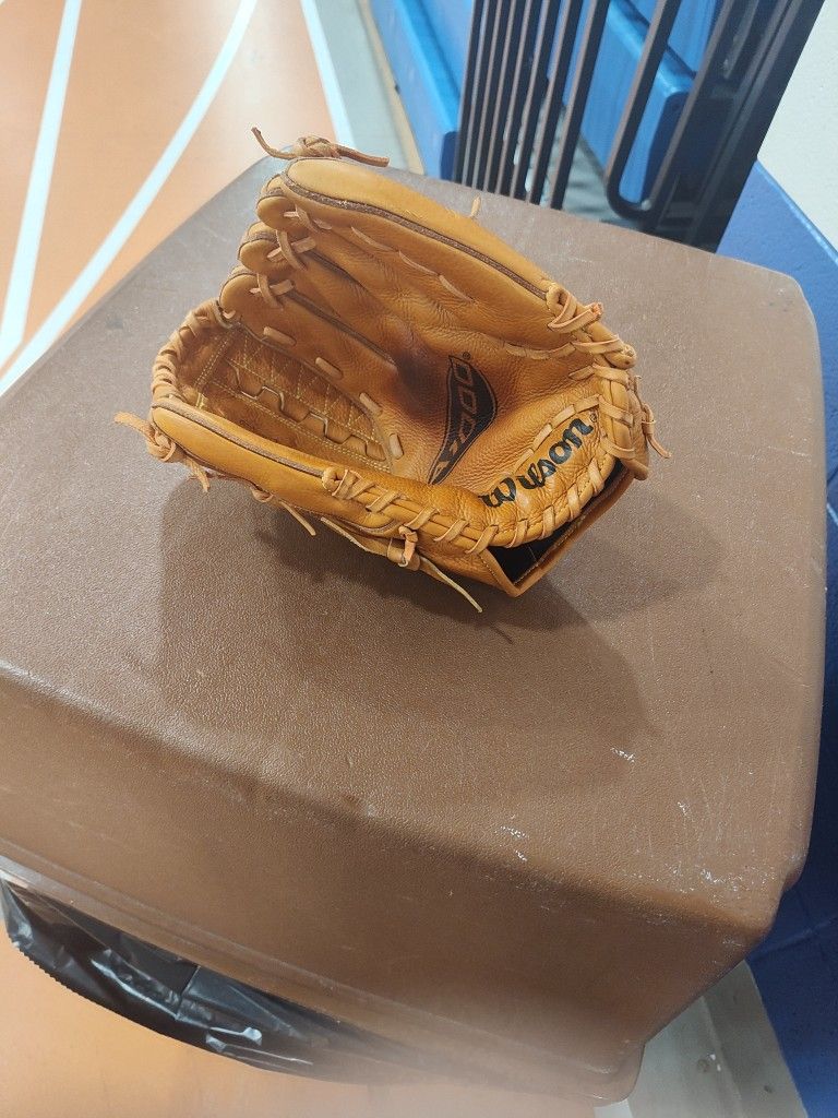 Wilson Glove Brown A2000 M23 Baseball Catchers Mitt