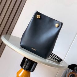 LOEWE Smooth cowhide leather Pebble pouch